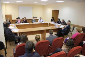 Павел Миков поддерживает законопроект по поддержке первых рождений в Пермском крае. На круглом столе обсуждали поправки в законопроект, выслушивали мнения опытных родителей и молодежи