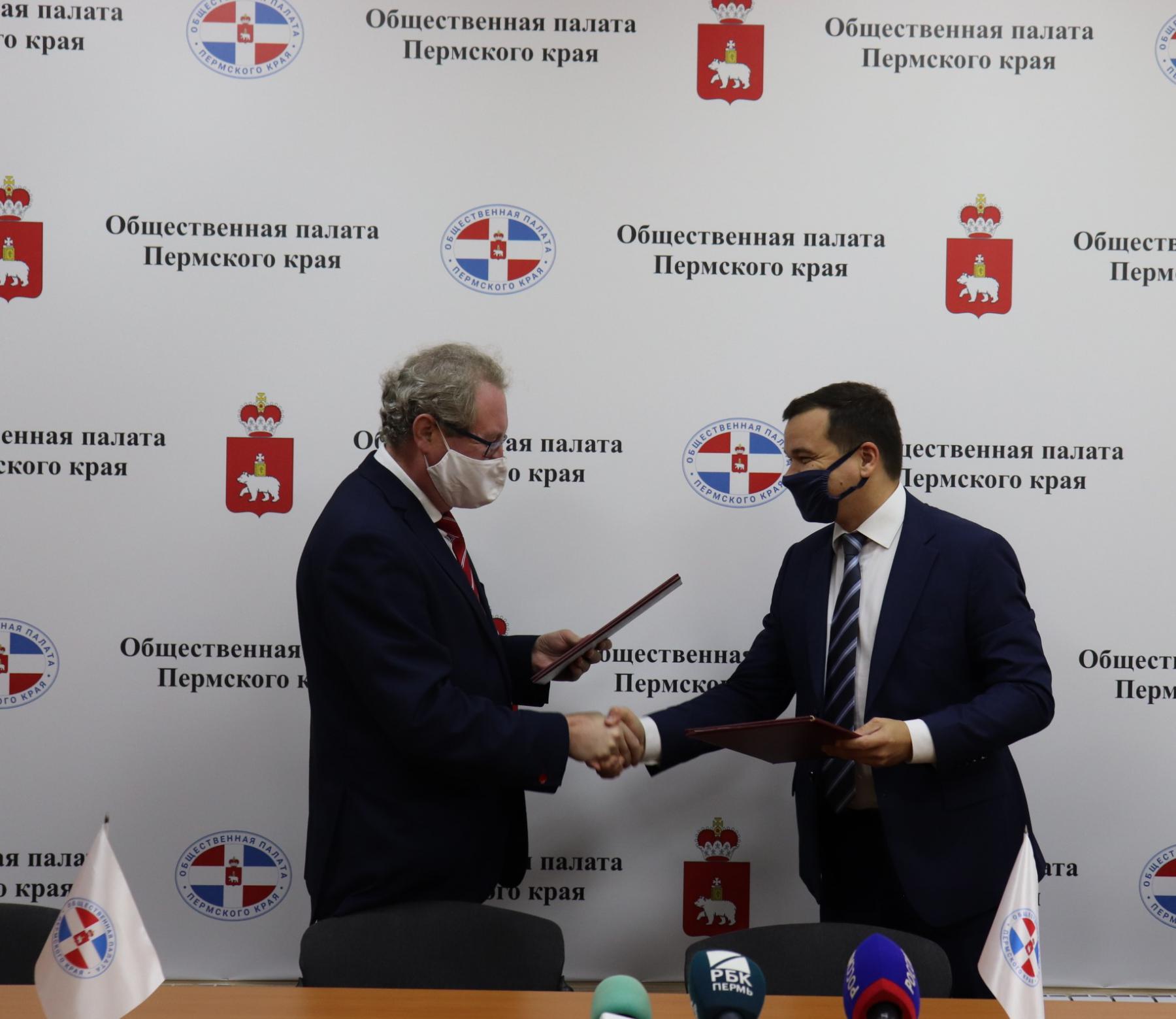 Уполномоченный по правам человека в Прикамье Павел Миков подписал Соглашение о сотрудничестве с Избирательной комиссией Пермского края
