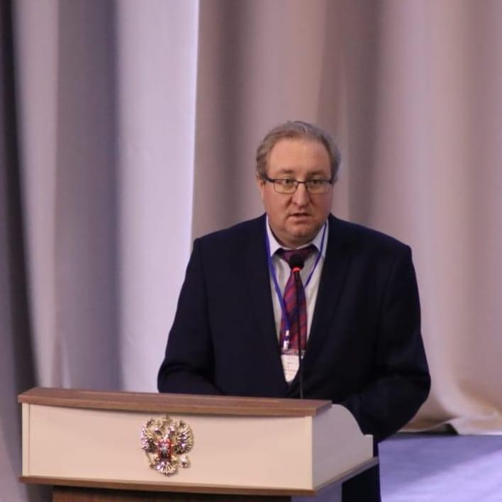 Павел Миков выступил на пленарном заседании с докладом.
