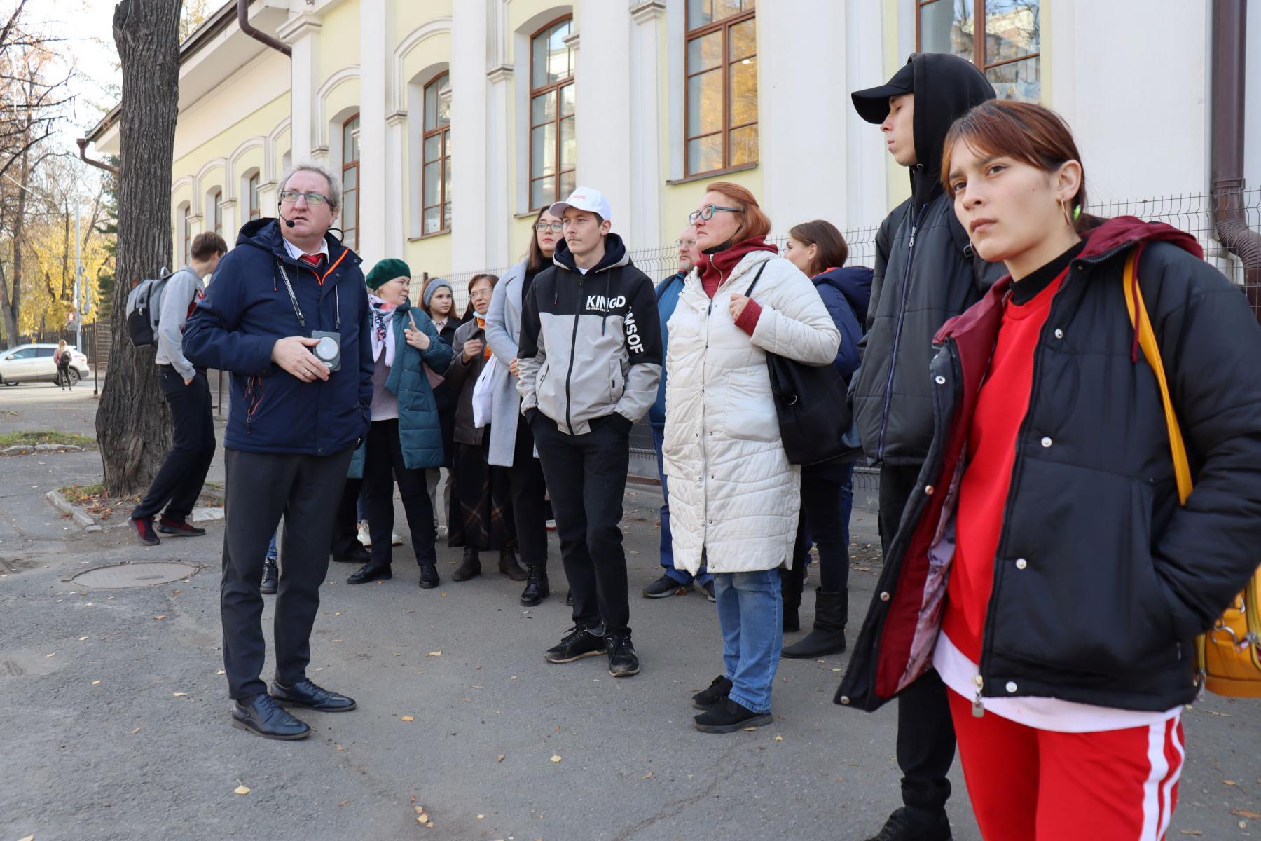 Уполномоченный по правам человека в Пермском крае для учащихся «Уральского подворья», участников проекта «Школа юных экскурсоводов», провел мастер-класс – экскурсию.